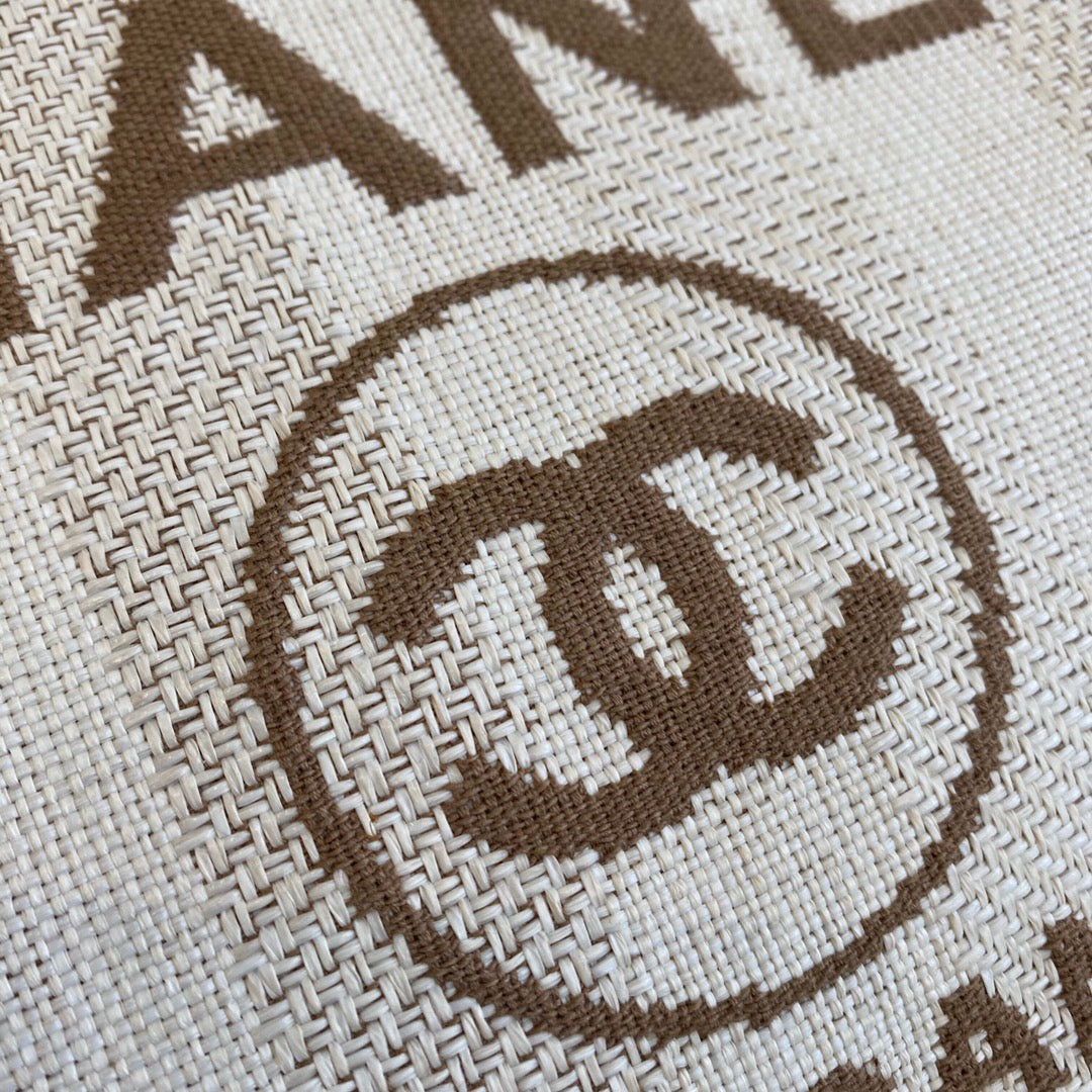 Chanel 中號米色條紋沙灘包