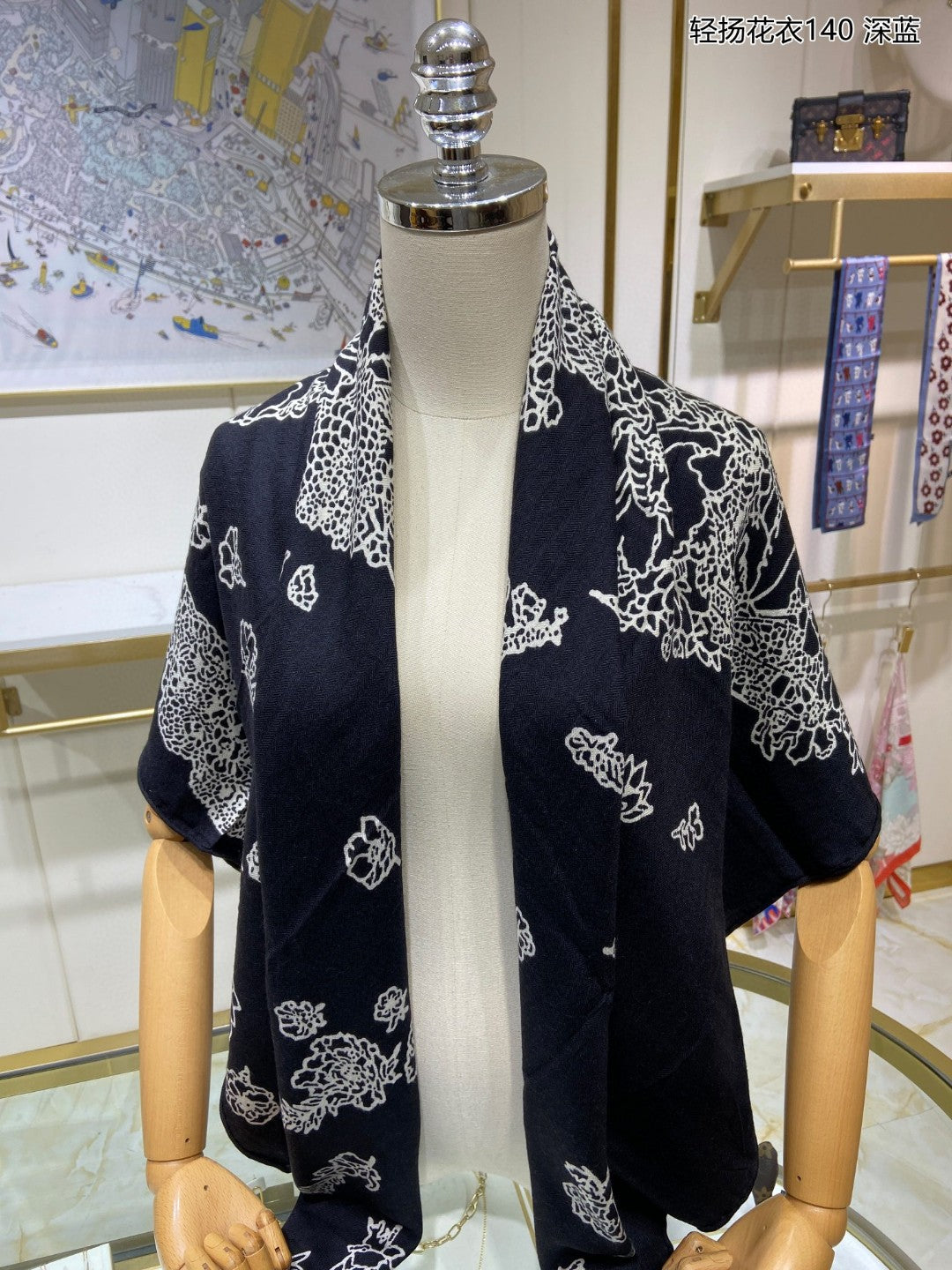 小愛款-輕揚花衣方形圍巾 140*140cm 70%羊絨+30%真絲