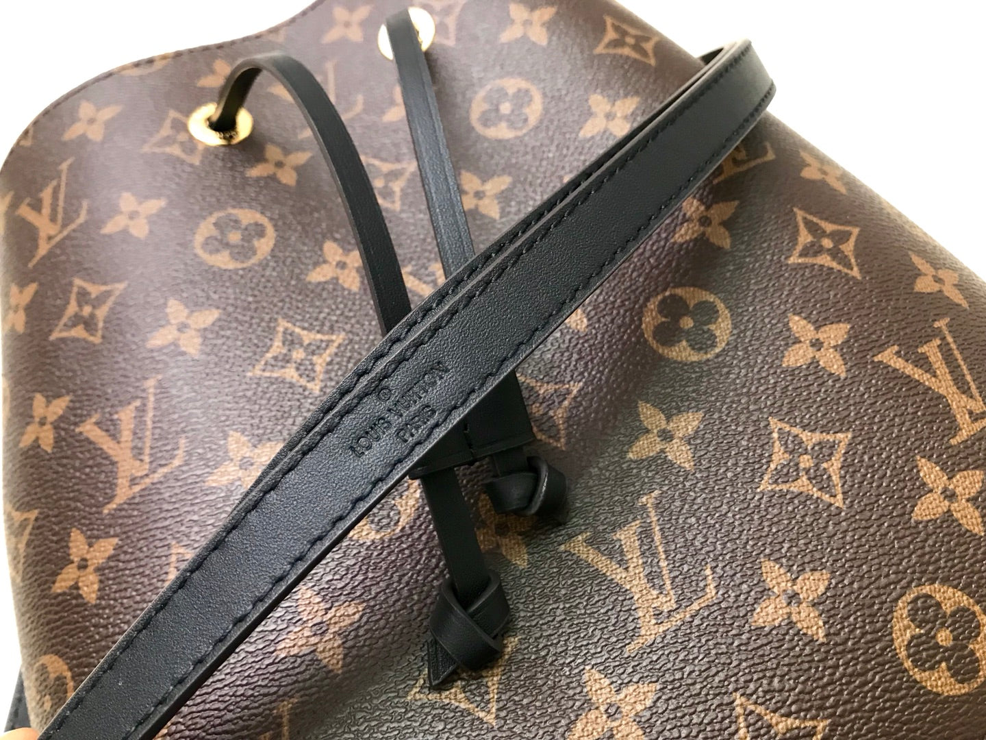 M44020 路L家-2019年春季系列 Neonoe水桶包 黑色