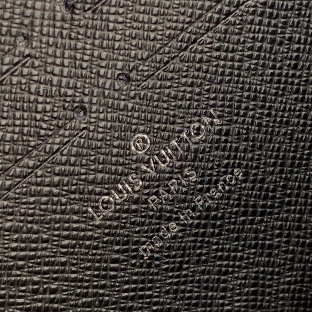 LV M56872 Pochette Voyage 中號手拿包