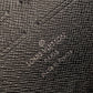 LV M56872 Pochette Voyage 中號手拿包