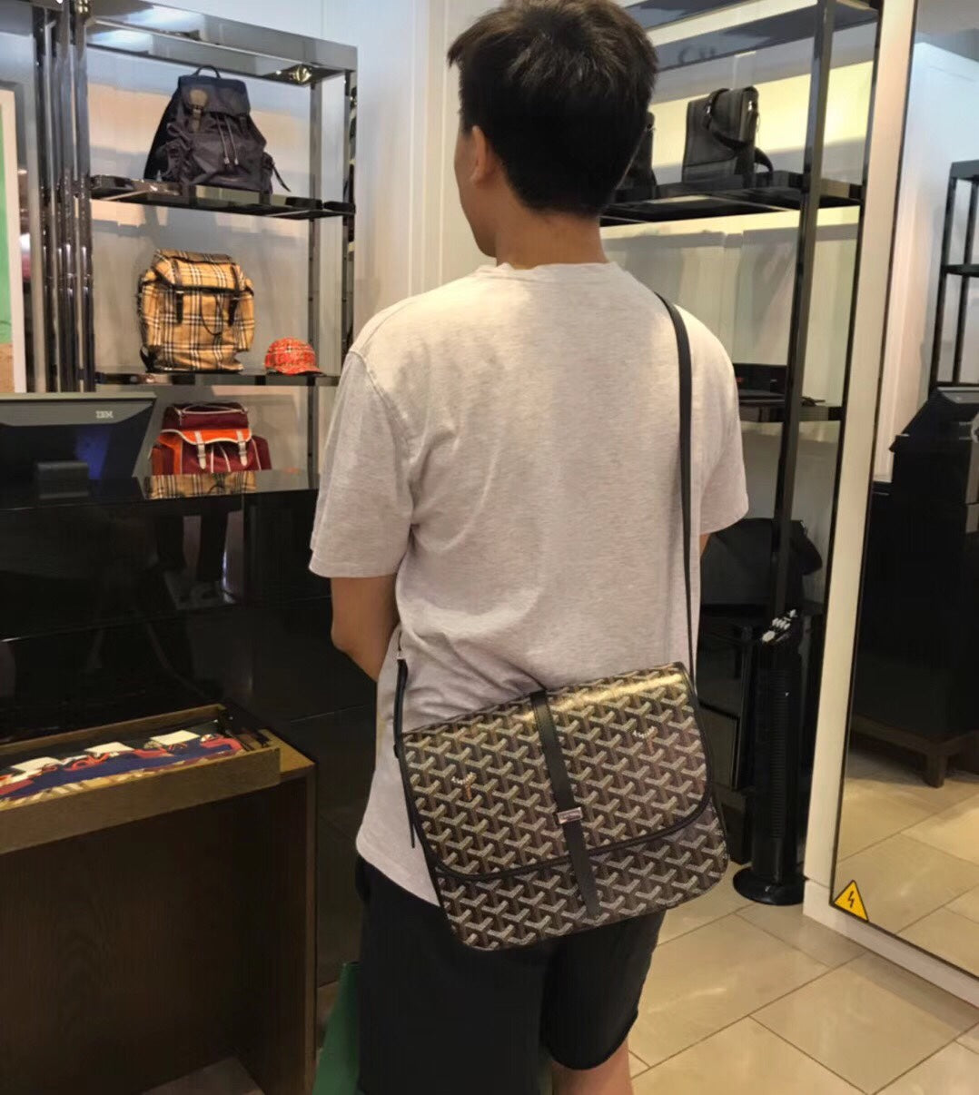戈G家-新款 郵差包 28cm 上身圖