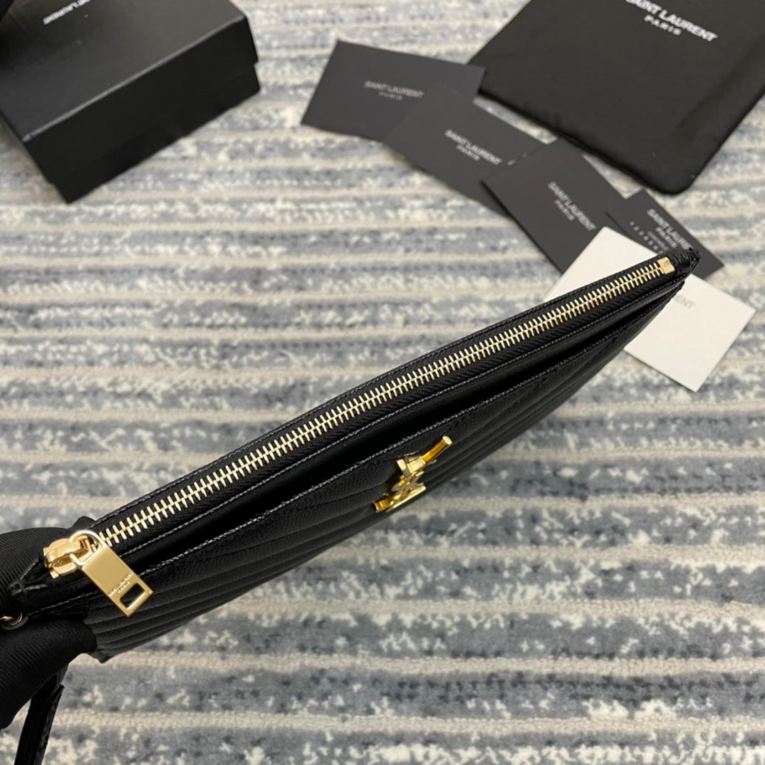 YSL Monogram 手拿包-黑山形紋金扣