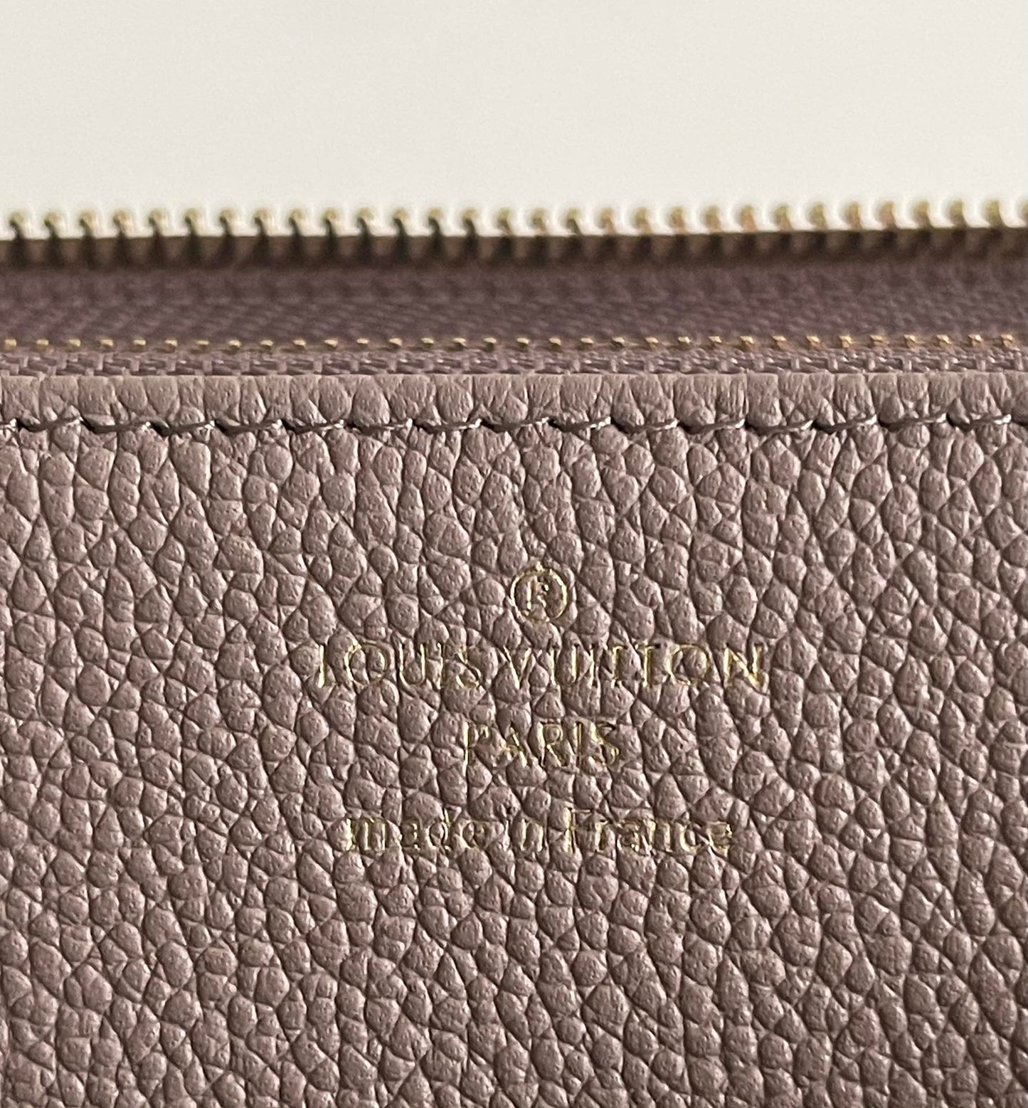 LV 經典拉鍊長夾 M61867 杏色