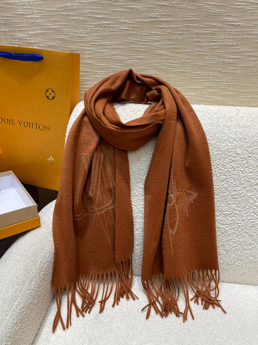 路L家-刺繡演繹圍巾 180*35cm 100%山羊絨 駝色
