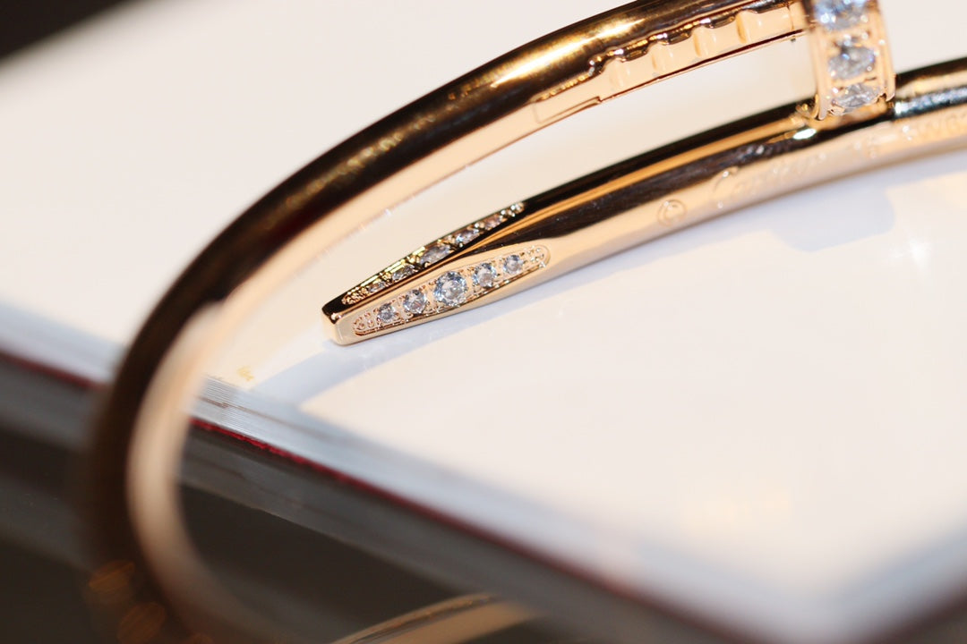 Cartier 釘子細版手鐲-半鑽
