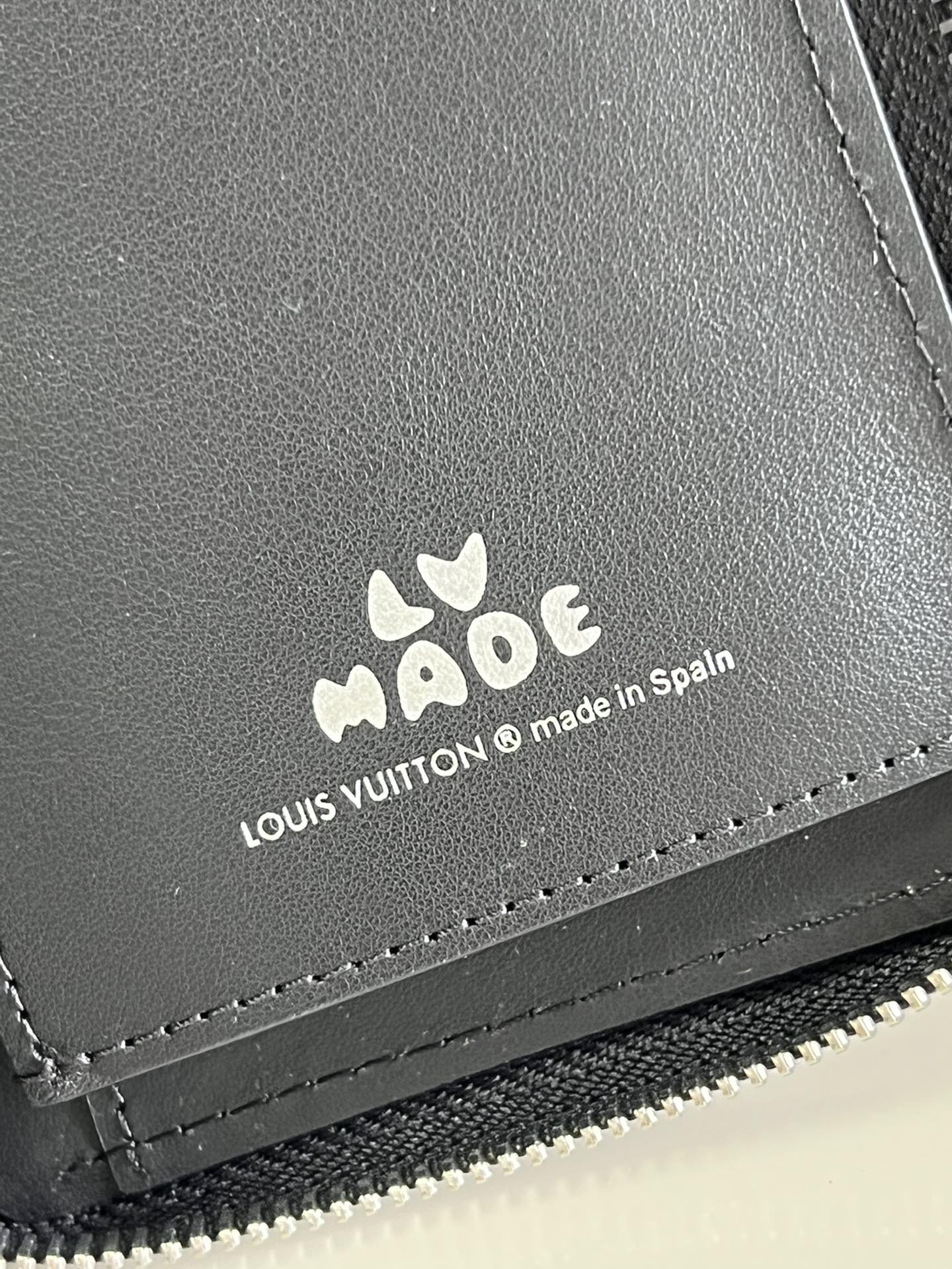 LV 63095 牛仔黑拉鍊長夾