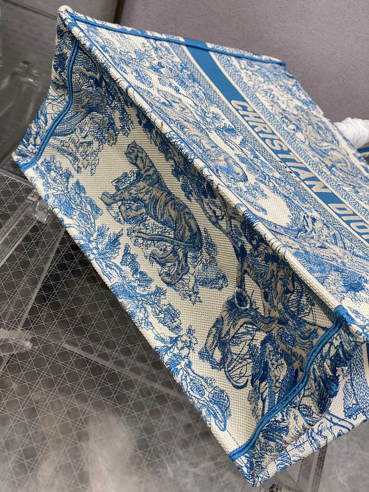 Dior Book Tote-大號41.5cm-淺藍色老虎