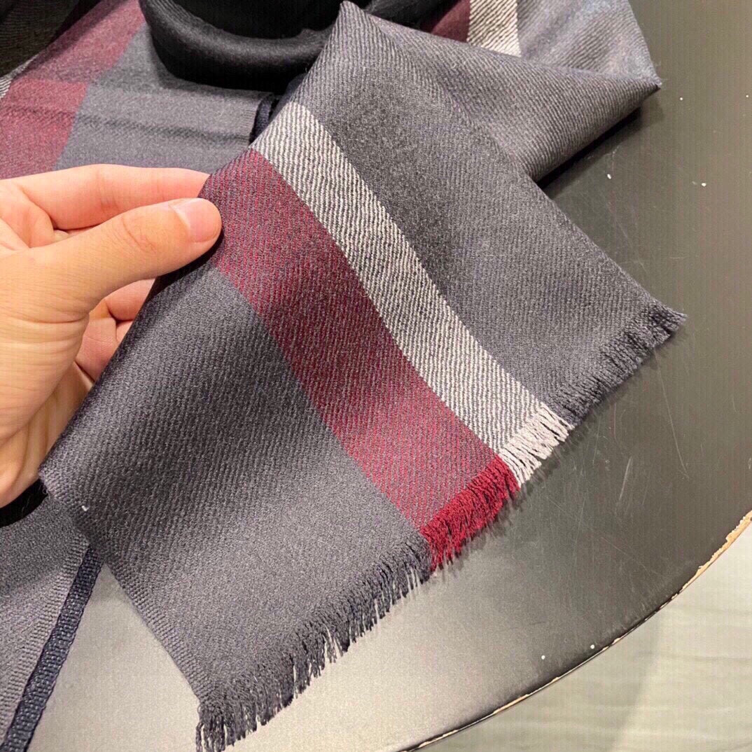 Gucci 蜜蜂羊絨條紋圍巾