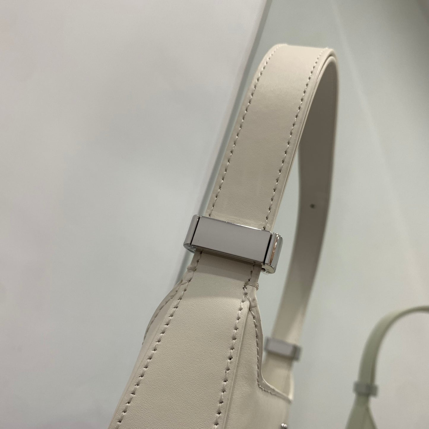 巴B家-新款 Tb shoulder bag 腋下斜挎包 白色
