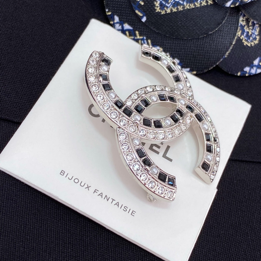 Chanel 胸針