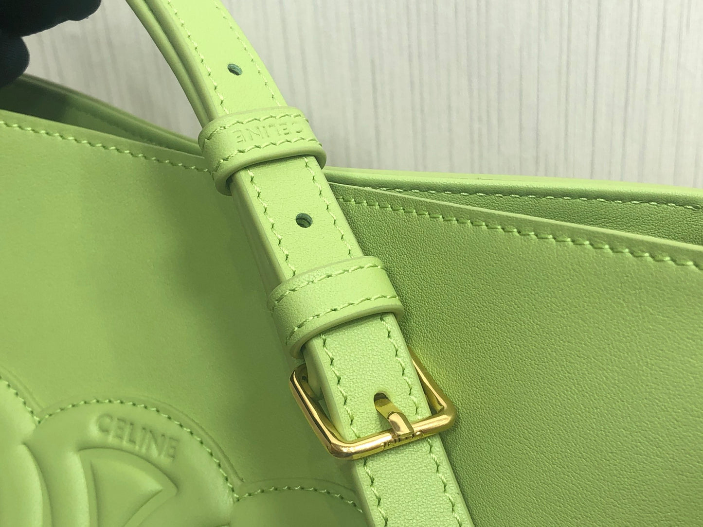 賽C家-2022s春夏新品 CUIR TRIOMPHE小號光滑牛皮水桶包
