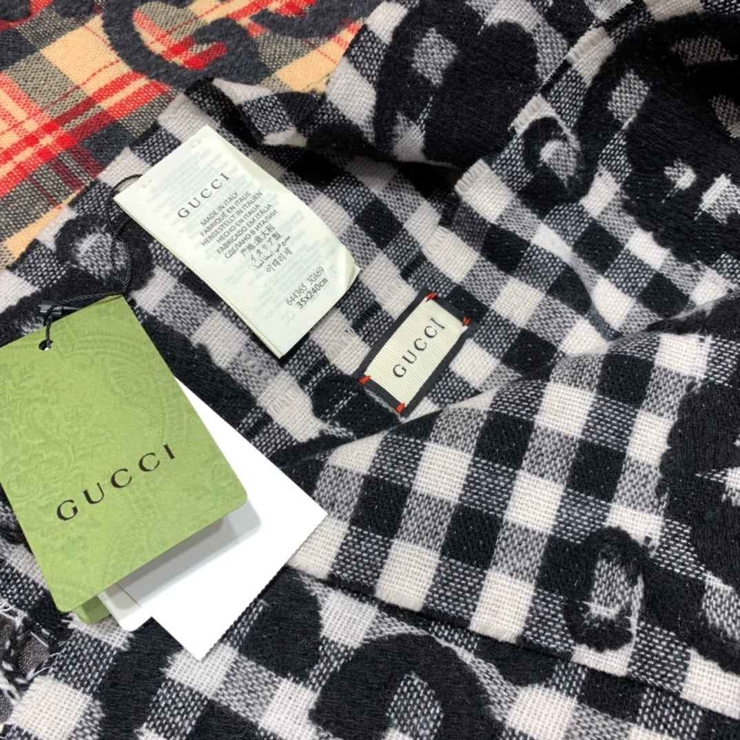 Gucci 新款大LOGO圍巾
