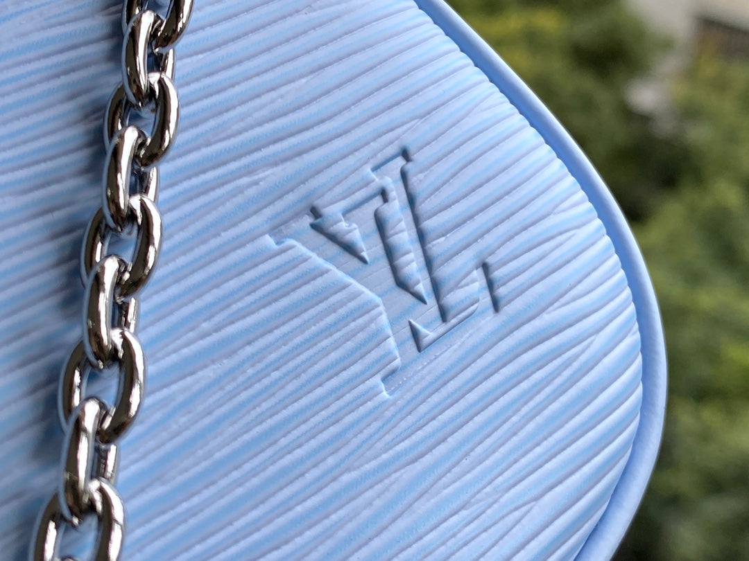 LV M80480 天藍色 Easy Pouch On Strap 手袋
