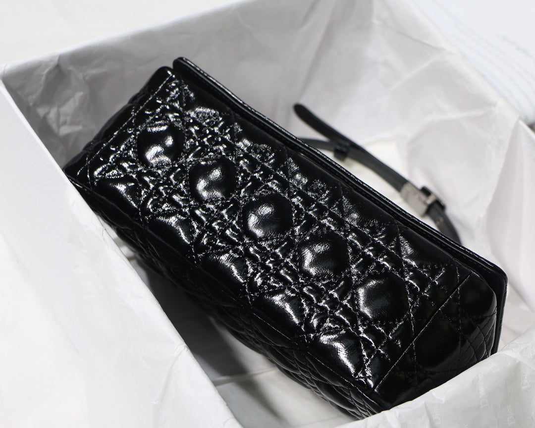 Dior Caro 褶皺漆皮系列 中號25cm-黑色