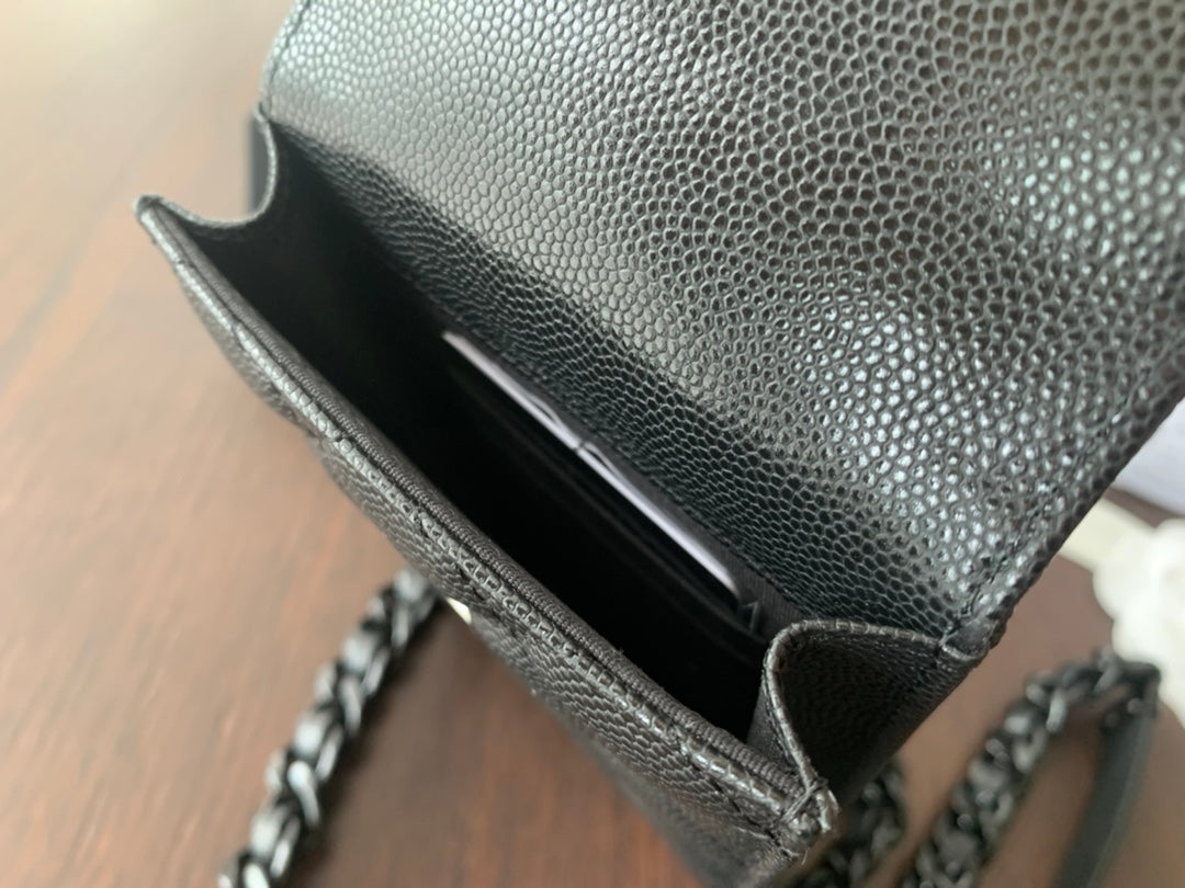 Chanel 手機包-黑色球紋牛皮-黑扣