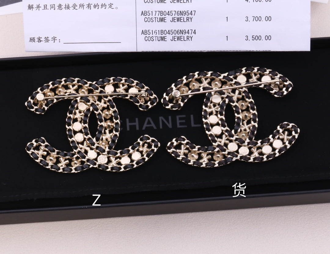 Chanel 胸針