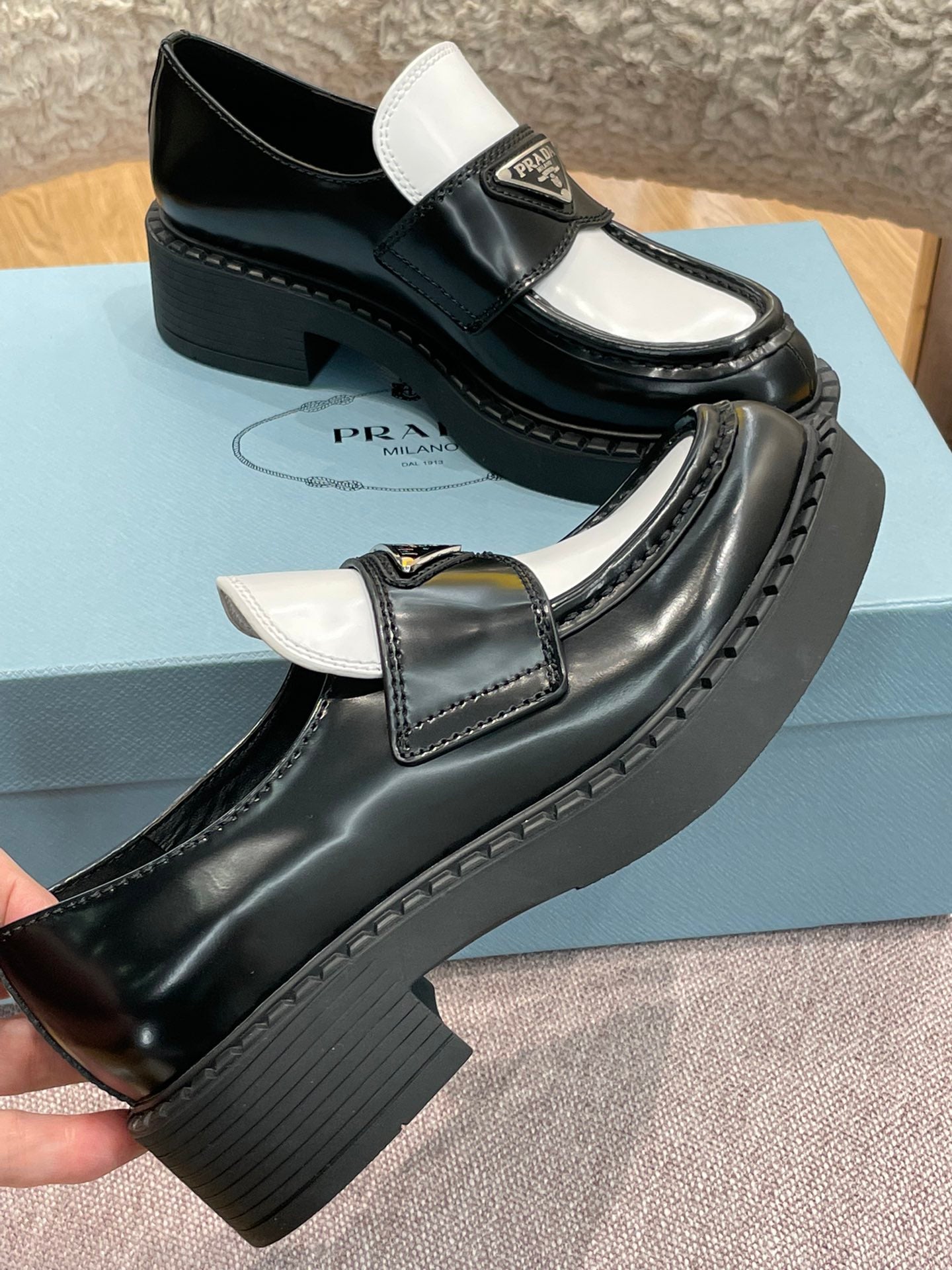 Prada 鞋-Prada 厚底樂福鞋（黑白）