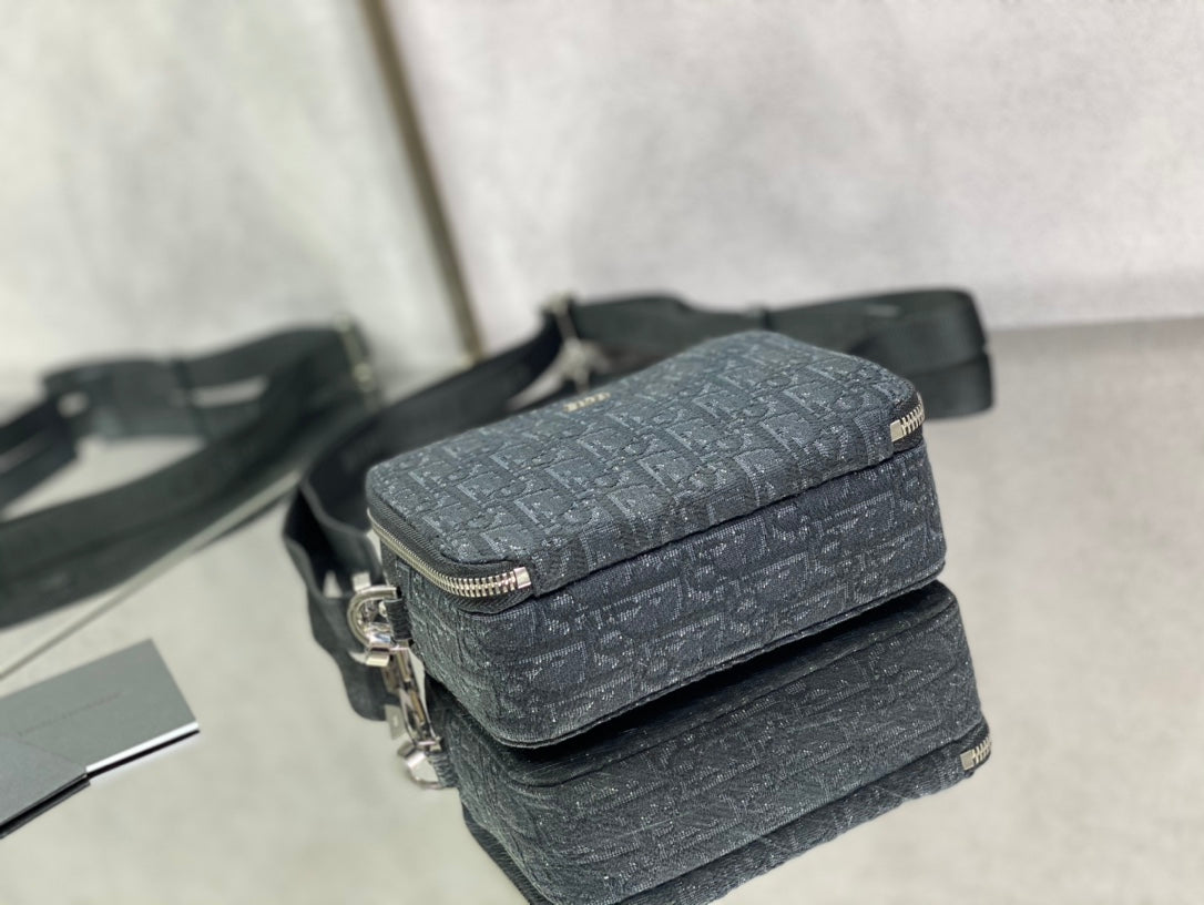 Dior 經典相機包-17*5*12cm