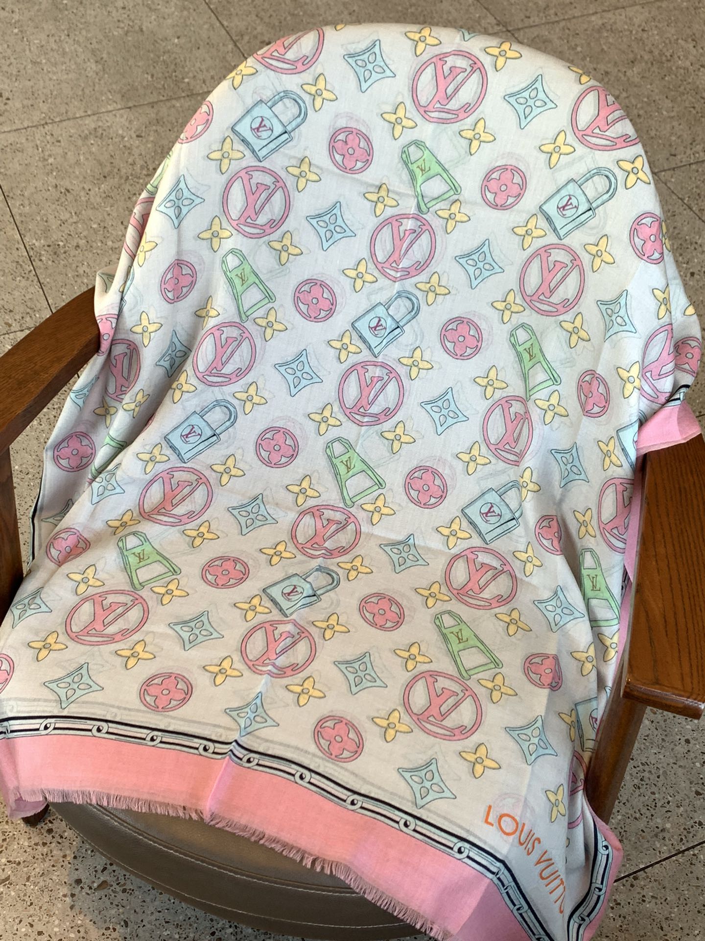 路L家-老花長圍巾 110*200cm 100%頂極羊絨