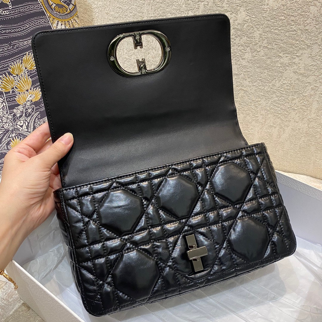 Dior-Caro 菱格紋 胖胖包 中號 黑色