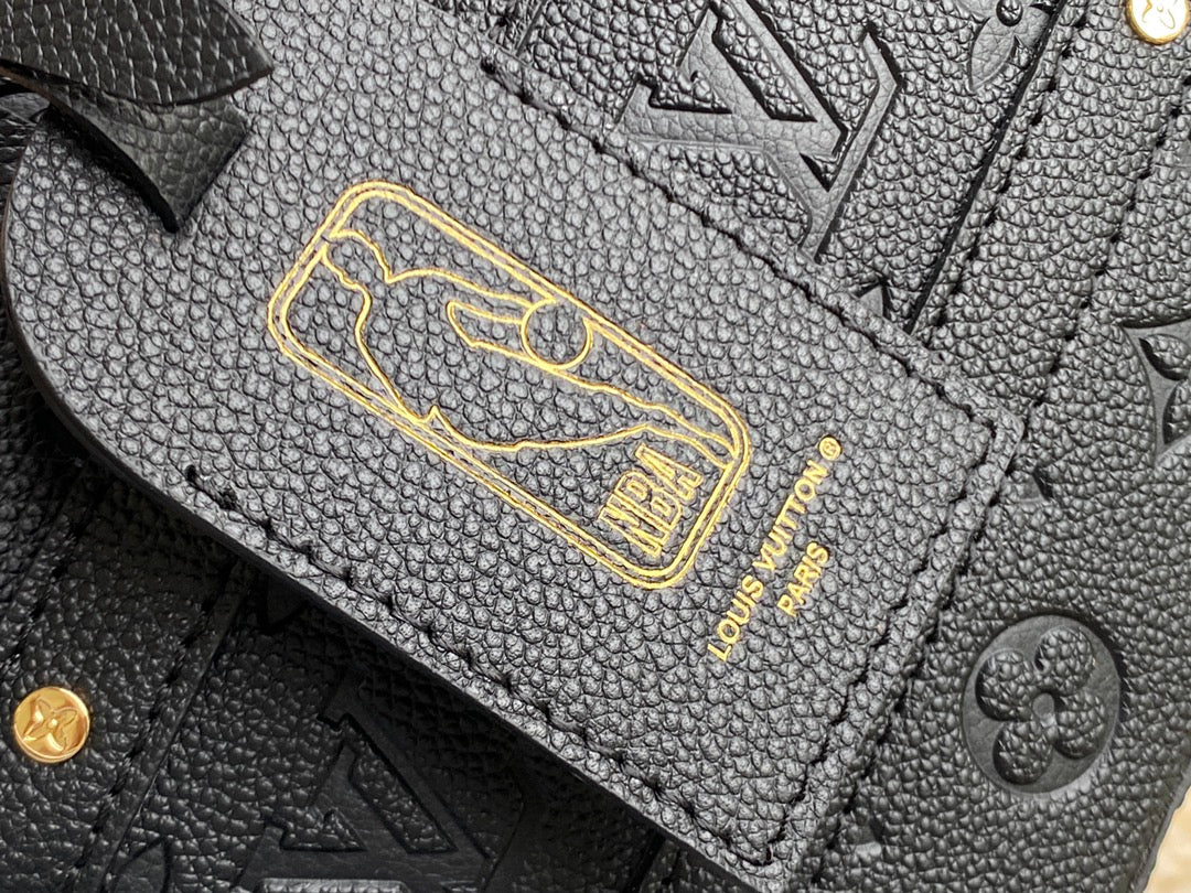 M57971 路L家-Handle Trunk 手袋 NBA 聯名