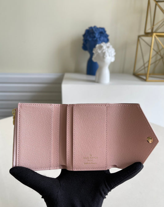 LV M60168 白格粉色 Zoe三折短夾