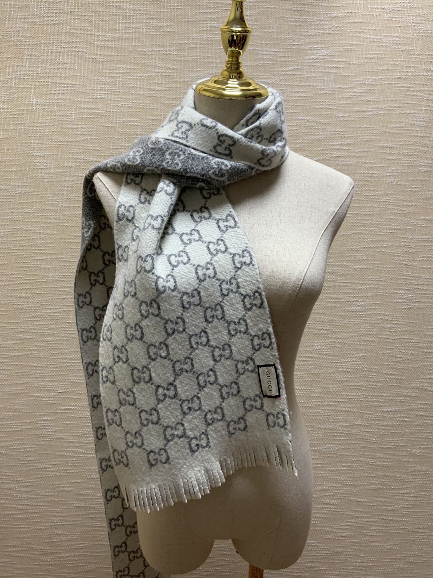 Gucci 雙面羔羊毛圍巾