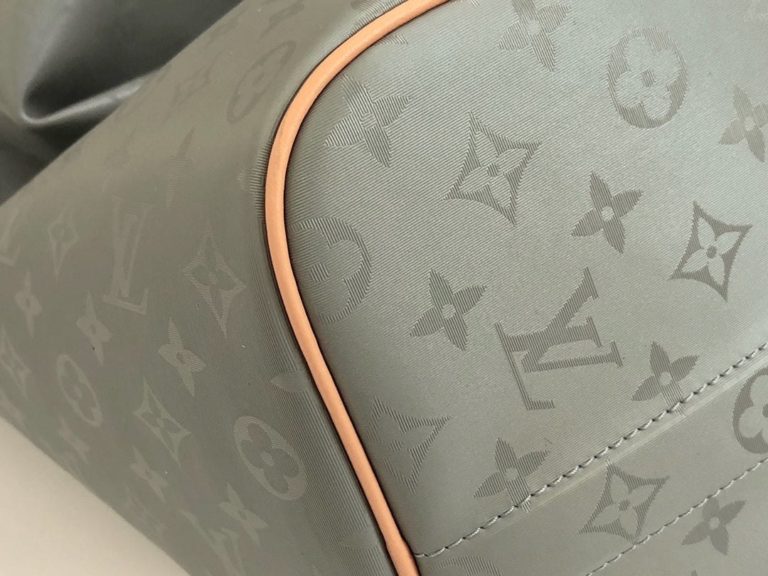 Lou-Monogram Titanium 旅行袋