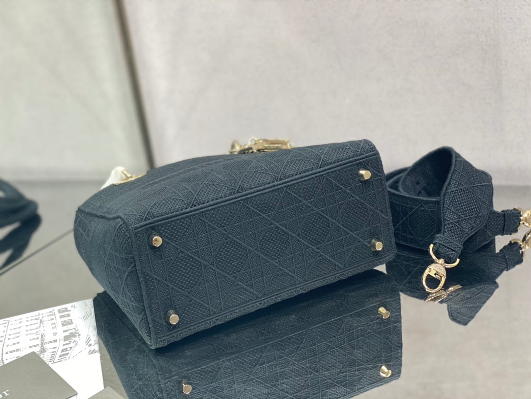 Dior Lady D-Lite黛妃包-刺繡黑色
