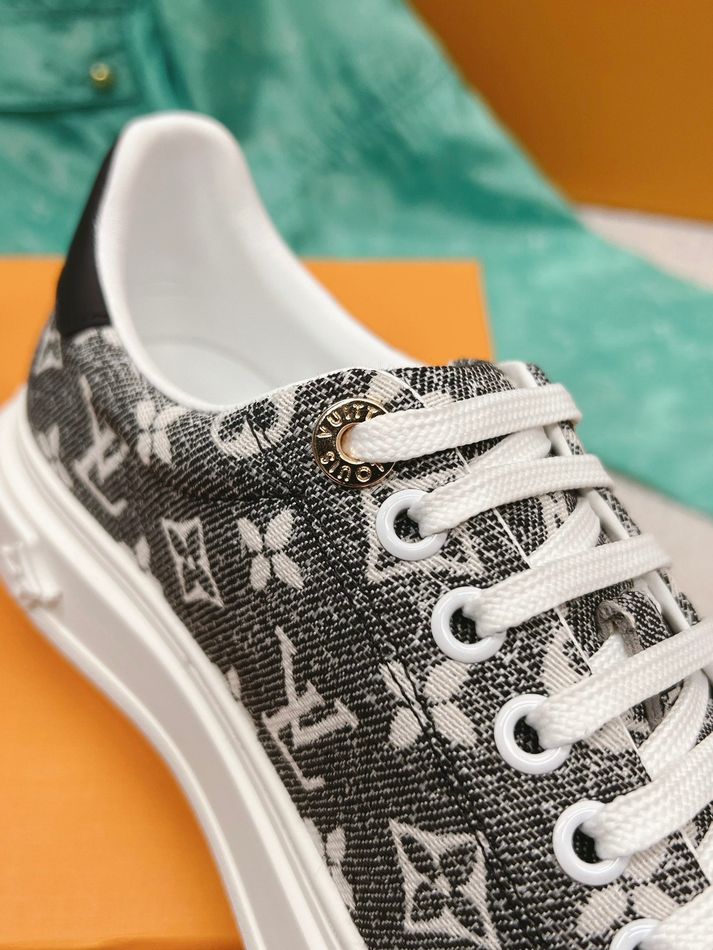 路L家-Vuitton x 草間彌生 經典小白鞋 灰色