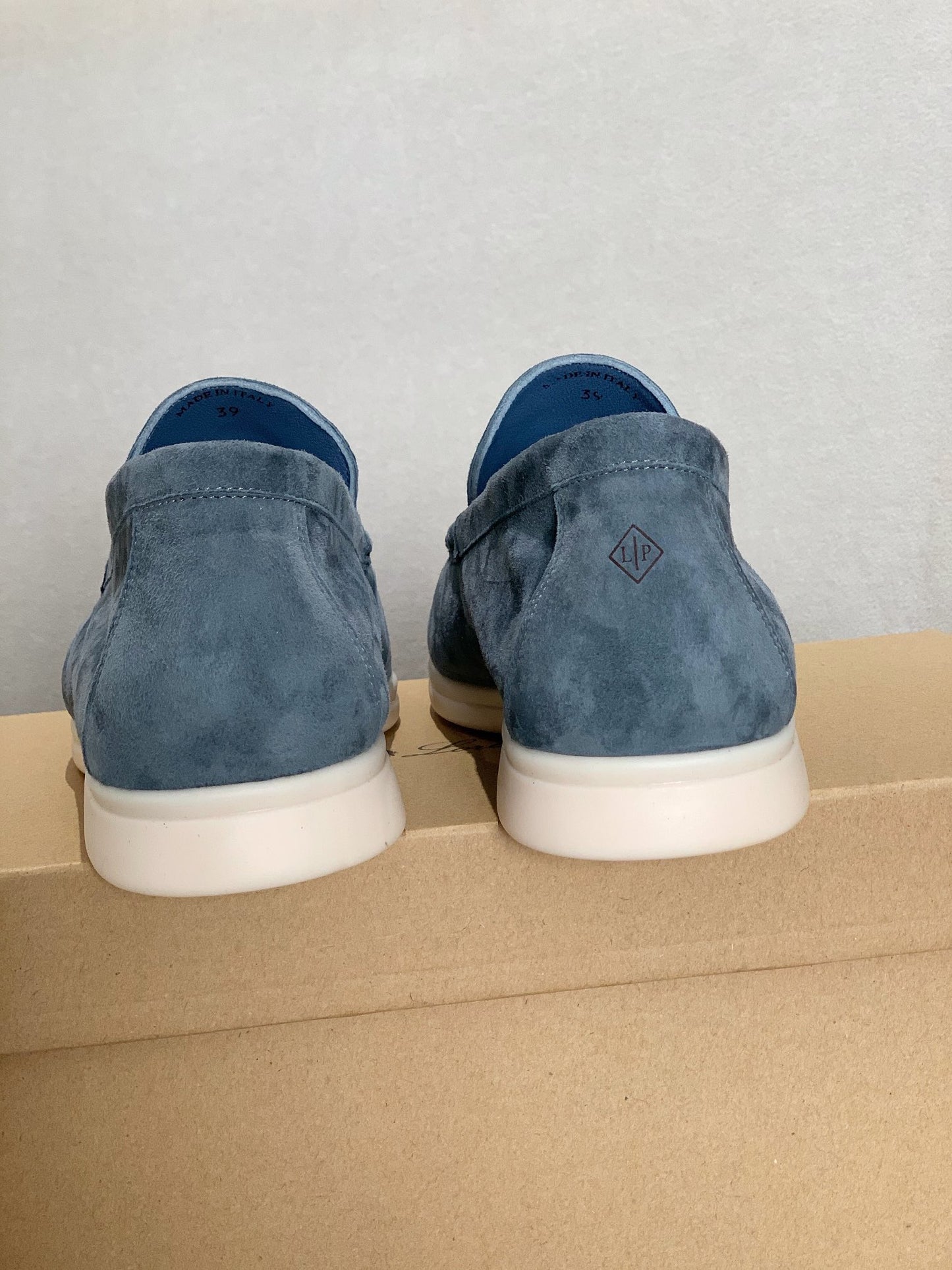 Loro p1ana-羊絨復古平底鞋 男款 霧藍色