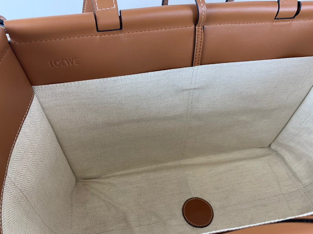 羅L威-Cushion tote 杏色棕皮