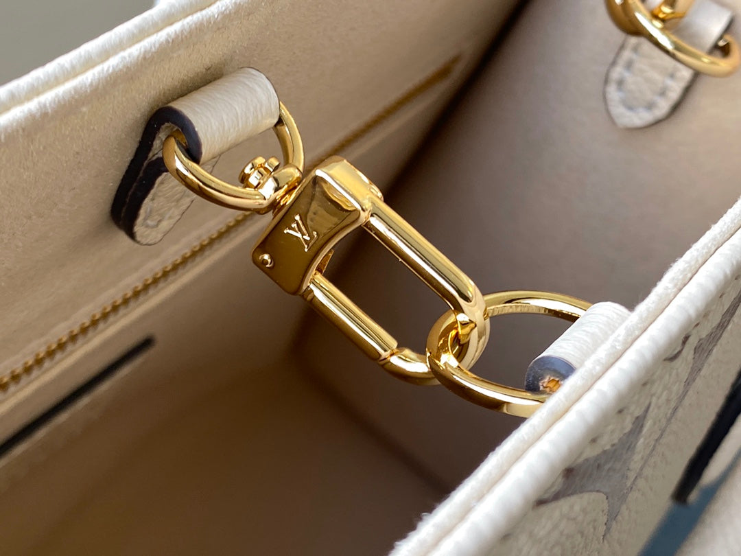 LV M45654 奶白淡粉 Onthego PM