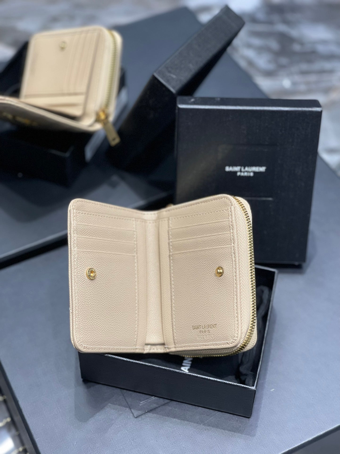 YSL 拉鍊短夾 杏色金扣