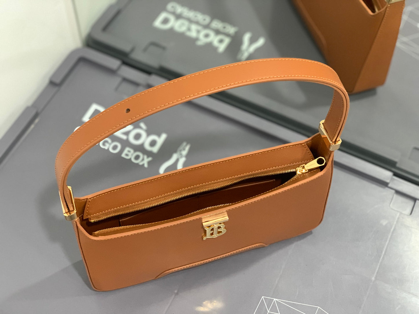 巴B家-新款 Tb shoulder bag 腋下斜挎包 咖色