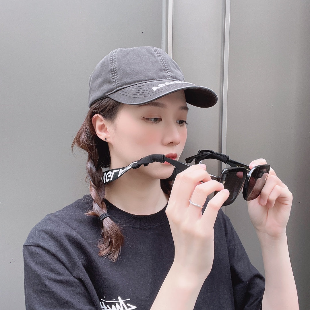 巴B家-墨鏡 BE5366 60-14-145 上身圖