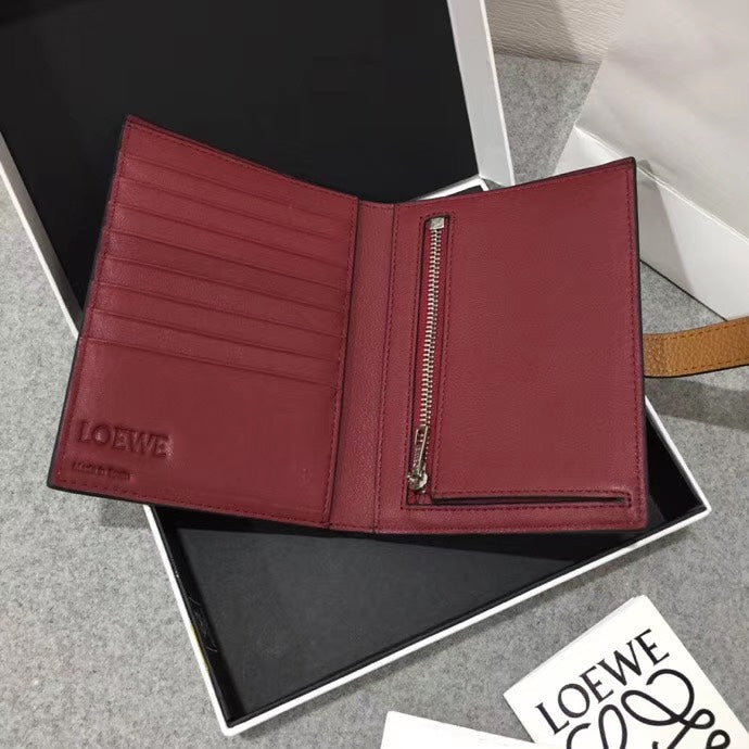 Loewe 對折中夾