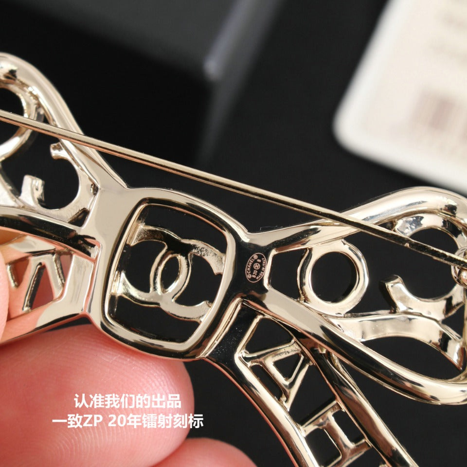 Chanel 胸針