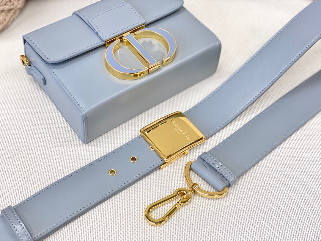 Dior 蒙田 Mini Box-平紋牛皮-珐瑯扣-17.5cm-天藍色