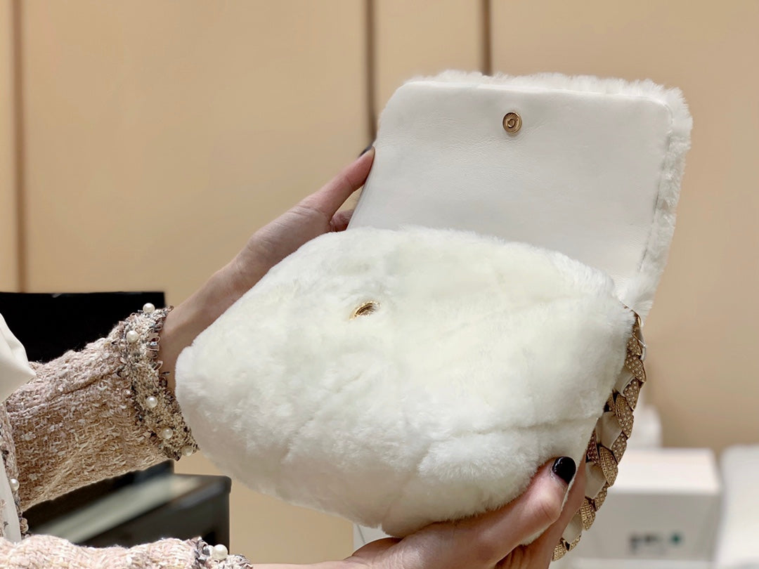 Chanel 剪羊毛鑽鏈包
