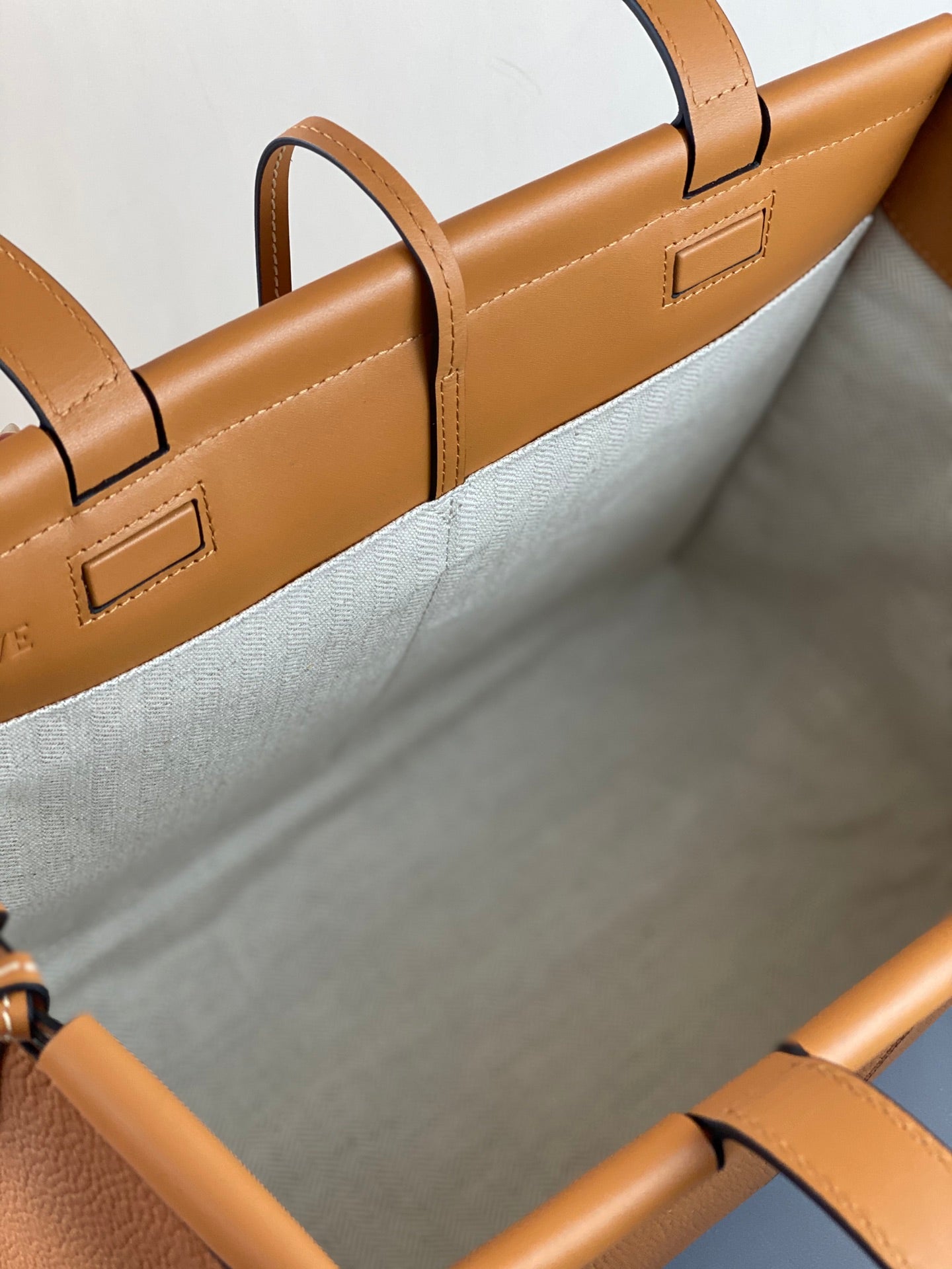 羅L威-Cushion tote 小號