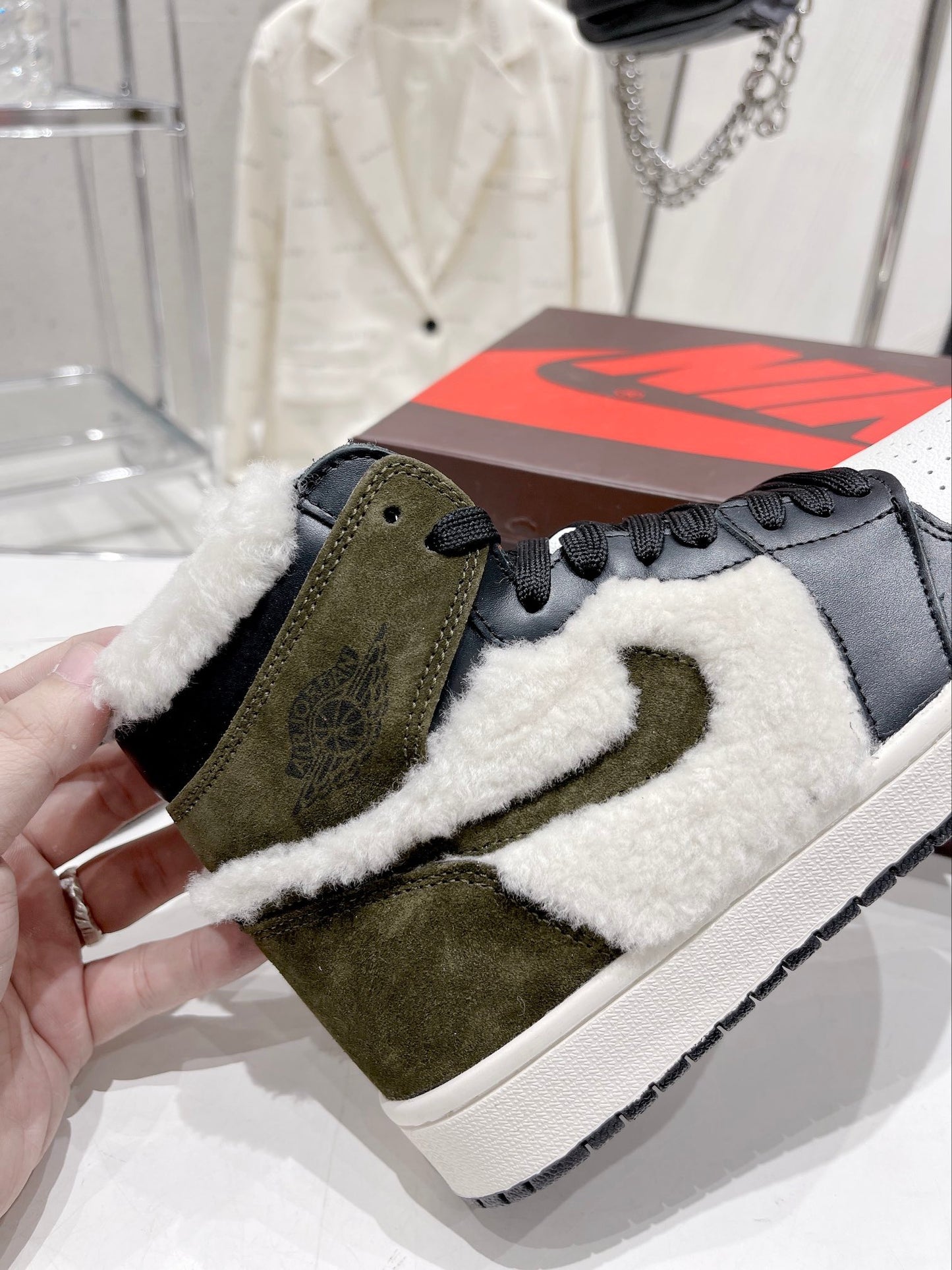 N1KE-WMNS Air Jordan 1 男女同款 毛毛款 綠色