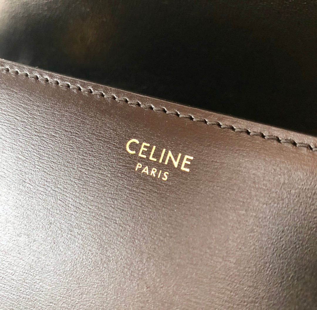 Celine TRIOMPHE 中號小牛皮-黑色