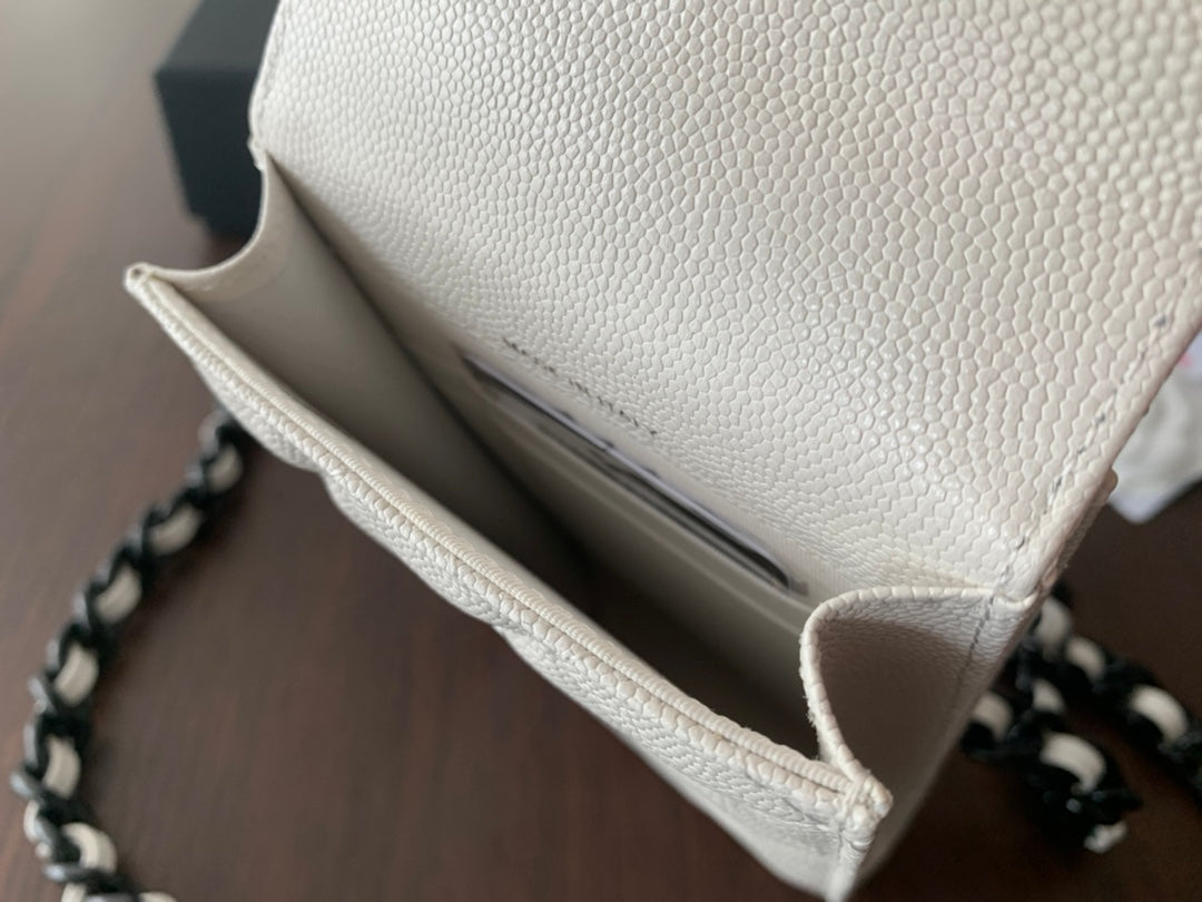 Chanel 手機包-白色球紋牛皮-黑扣