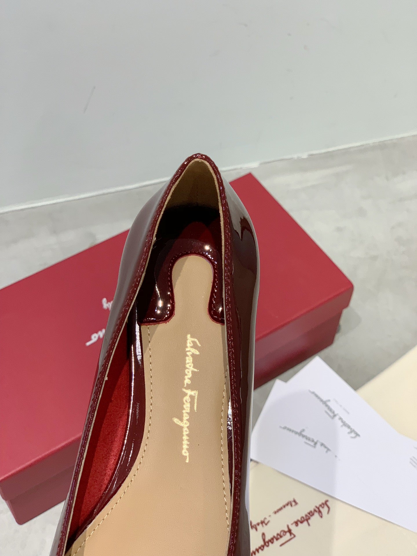 Salvatore Ferragamo鞋-菲拉格慕 芭蕾舞燙壓紋 漆皮平底鞋 紅