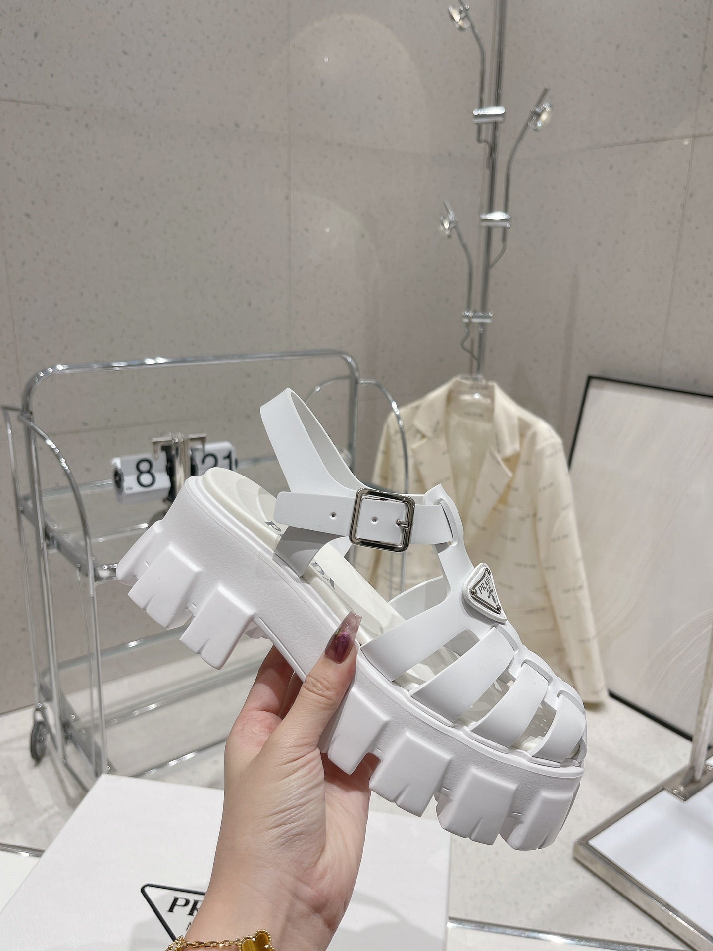 普P家-2022春夏新款 厚底涼鞋 白色
