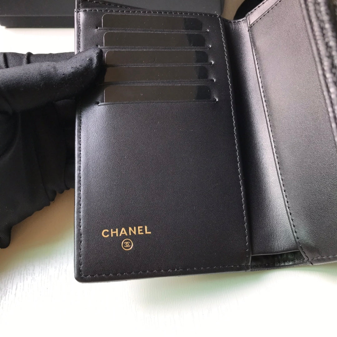 Chanel Leboy 三折中夾-黑色荔枝皮金釦