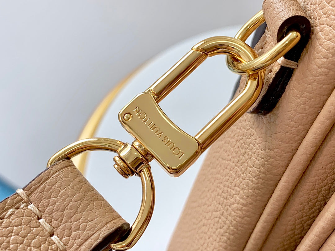 M44245 路L家-Pochette Métis郵差包