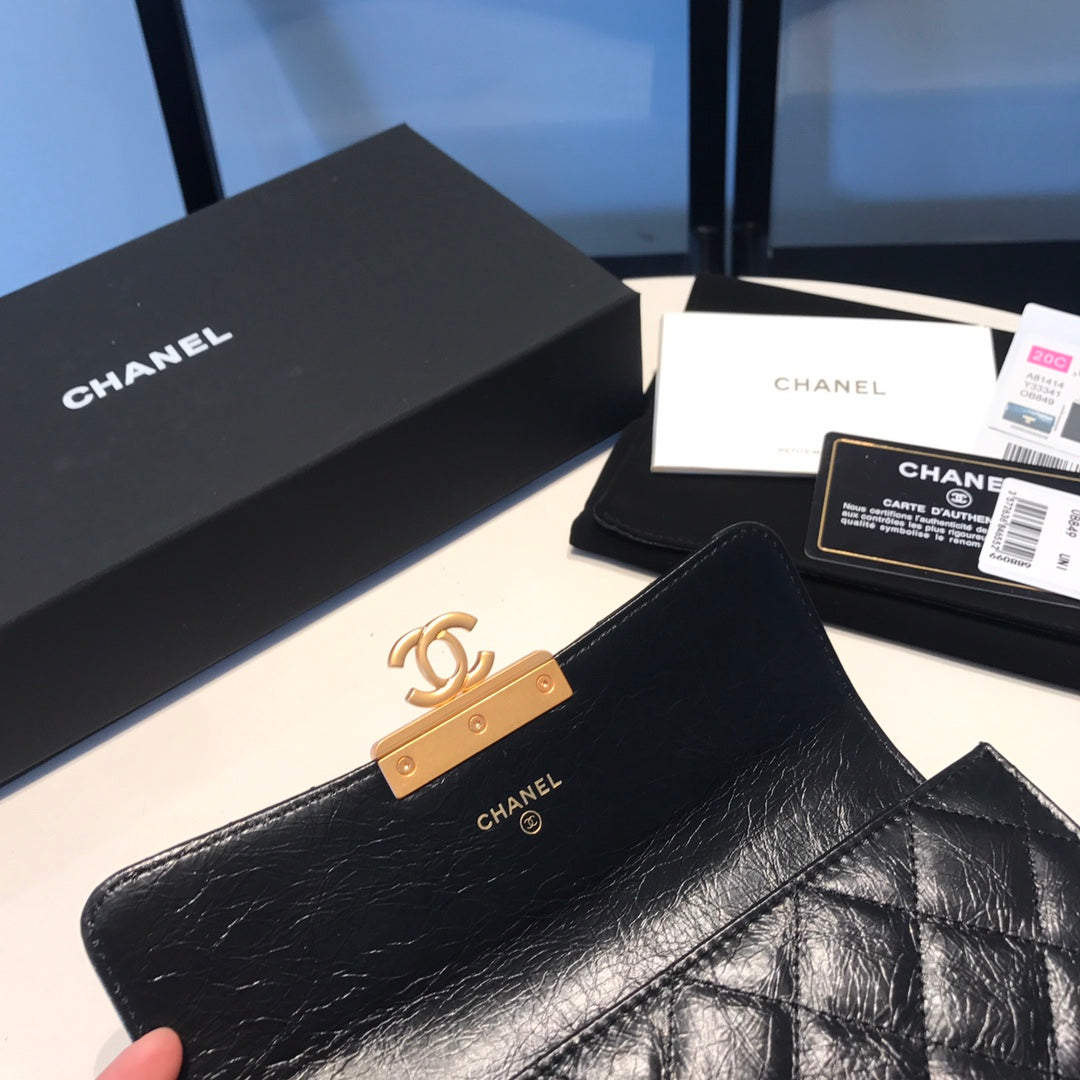 Chanel 油蠟牛皮復古翻蓋長夾